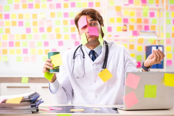 Male Doctor Many Conflicting Prioritites — Stock Photo, Image
