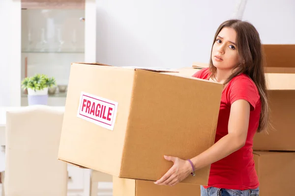 Young beautiful woman moving to new flat — Stock Photo, Image