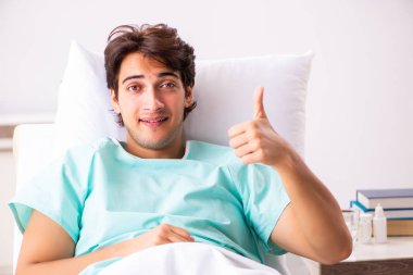 Yakışıklı delikanlı hastanede kalacak 