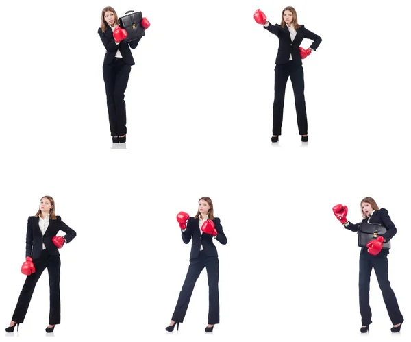 Affärskvinna med boxningshandskar isolerade på vitt — Stockfoto