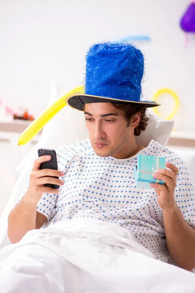 Young man celebrating his birthday in hospital — Stock Photo, Image