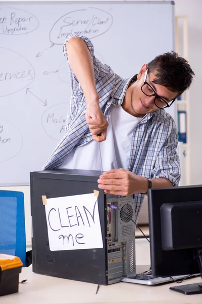 Young it specialist in front of the whiteboard — Stock Photo, Image