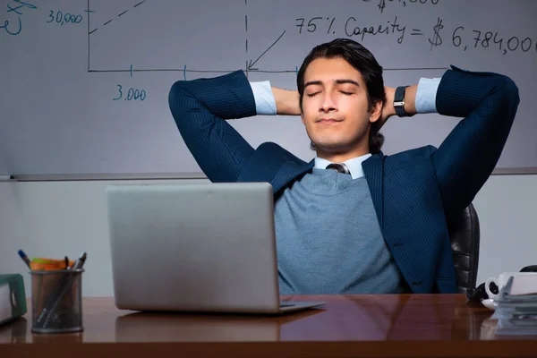 Financial specialist working late in the office — Stock Photo, Image