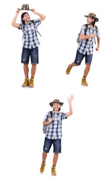 Sırt çantalı genç gezgin beyaza izole edilmiş.