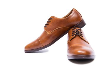 Kahverengi ayakkabılar beyaz arkaplanda izole edilmiş