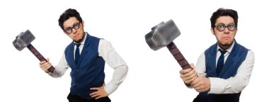 Genç adam beyaz izole çekiç tutma