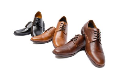 Beyaz arka plan üzerinde izole ayakkabı seçimi