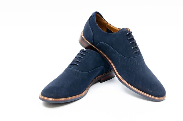 Zapatos de gamuza azul aislados sobre fondo blanco —  Fotos de Stock