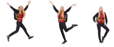 Sırt çantalı genç bir kadın bembeyaz 