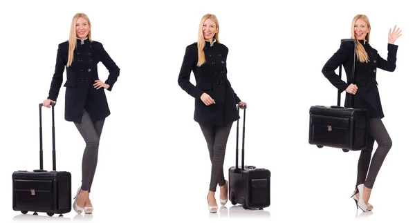 Mooie vrouw in zwarte jas met koffer — Stockfoto