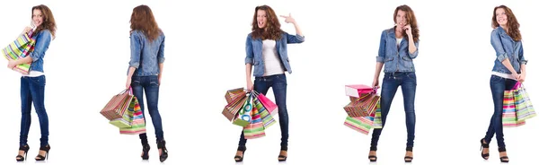 Junge Frau mit Einkaufstaschen isoliert auf weiß — Stockfoto