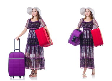 Bavul üzerinde beyaz izole olan kadın