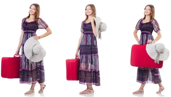 Bavullu genç bir kadın beyaz üzerine izole edilmiş. 