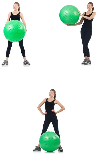 Mujer joven haciendo ejercicios con fitball —  Fotos de Stock