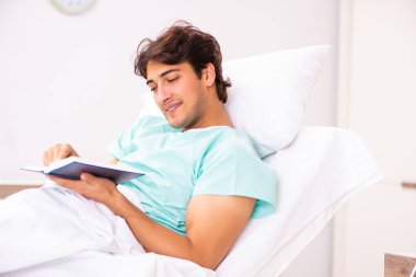Yakışıklı delikanlı hastanede kalacak 