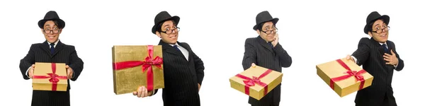 Homme drôle avec boîte cadeau sur blanc — Photo