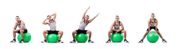 Homem com bola suíça fazendo exercícios em branco — Fotografia de Stock