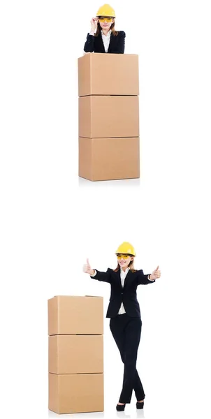 Mujer constructora con caja aislada en blanco — Foto de Stock