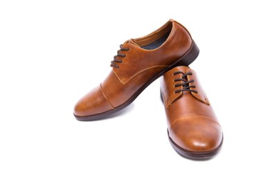 Kahverengi ayakkabılar beyaz arkaplanda izole edilmiş