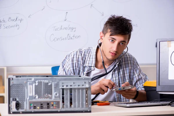 Young it specialist in front of the whiteboard — Stock Photo, Image