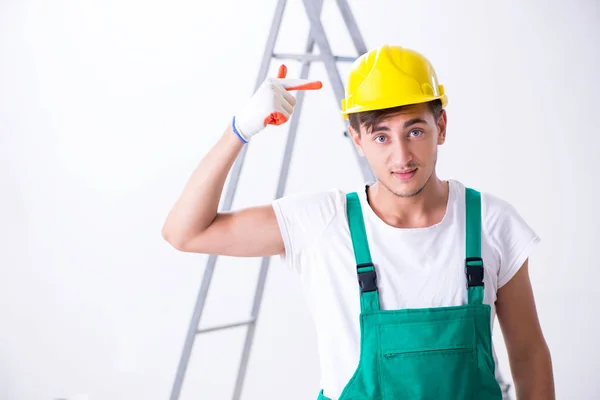 Jovem trabalhador com equipamento de proteção no conceito de segurança — Fotografia de Stock