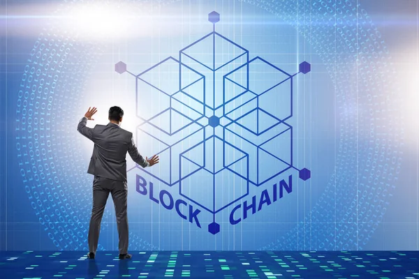 Joven empresario en innovador concepto blockchain — Foto de Stock