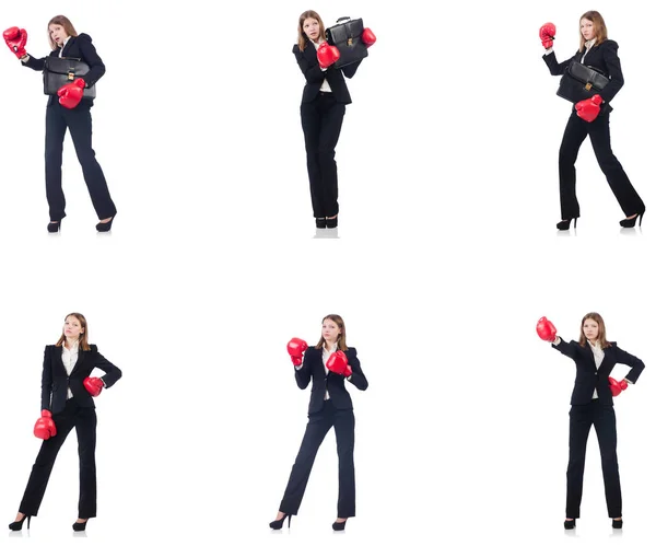 Femme d'affaires avec gants de boxe isolé sur blanc — Photo