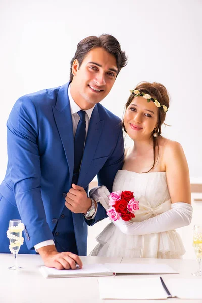 Ceremonia de boda con esposa y marido —  Fotos de Stock