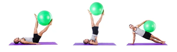 Homem com bola suíça fazendo exercícios em branco — Fotografia de Stock