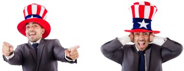 adam beyaz izole Amerikan şapka ile 