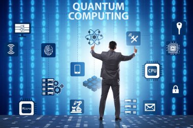 İş adamı kuantum hesaplama kavramında sanal düğmeye basıyor
