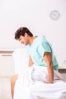 Yakışıklı delikanlı hastanede kalacak 