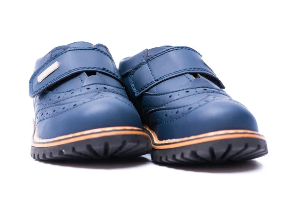 Blaue Babyschuhe isoliert auf weißem Hintergrund — Stockfoto