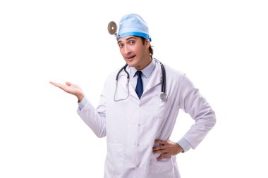 Genç yakışıklı Doktor otolaryngologist beyaz izole 