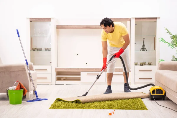 Young handsome man doing housework — Stock Photo, Image