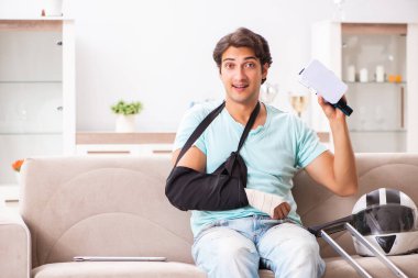 Evde kurtarma yaralanan Motosiklet binici 