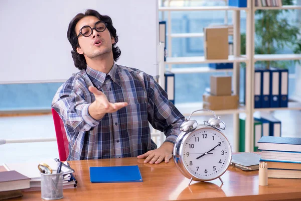 Funny male teacher in front of whiteboard — Stock Photo, Image