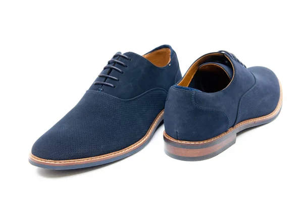 Blauwe suede schoenen geïsoleerd op witte achtergrond — Stockfoto