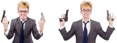 Beyaz izole tabanca ile genç adam 