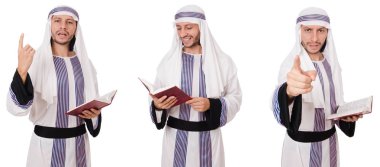 Arap adam beyaz izole Kur'an ile