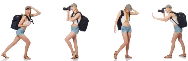 Mulher bonita em shorts com mochila e câmera — Fotografia de Stock