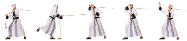 Homem árabe puxando corda em puxão de conceito de guerra — Fotografia de Stock
