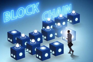 Blockchain yenilikçi konsepti ile işadamı 