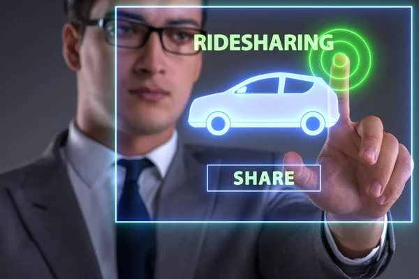 Affärsman i samåkning och carsharing koncept — Stockfoto