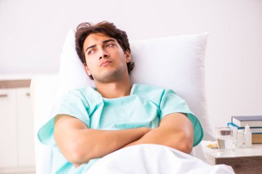 Yakışıklı delikanlı hastanede kalacak 