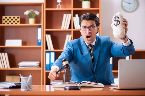 Rechtsanwältin im Büro — Stockfoto