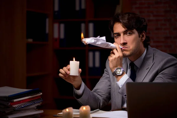 Businessman burning the evidence late in office — Stock Photo, Image