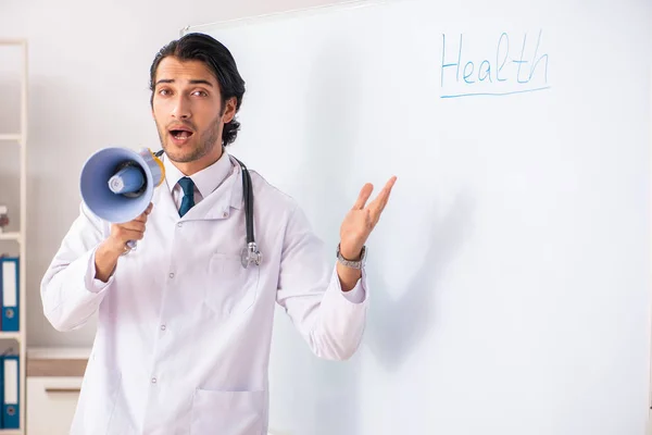 Young doctor in front of whiteboard — Stock Photo, Image