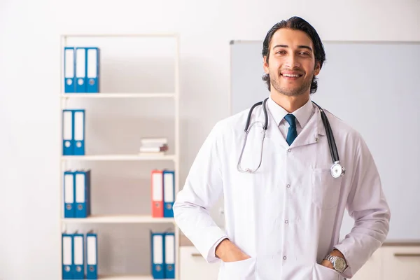 Young doctor in front of whiteboard — Stock Photo, Image