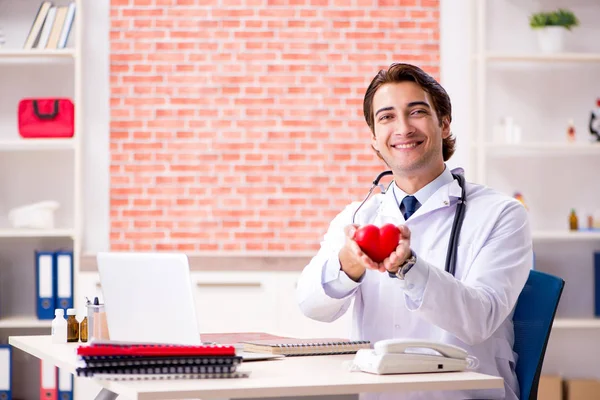 Young doctor working in hospital — Stock Photo, Image